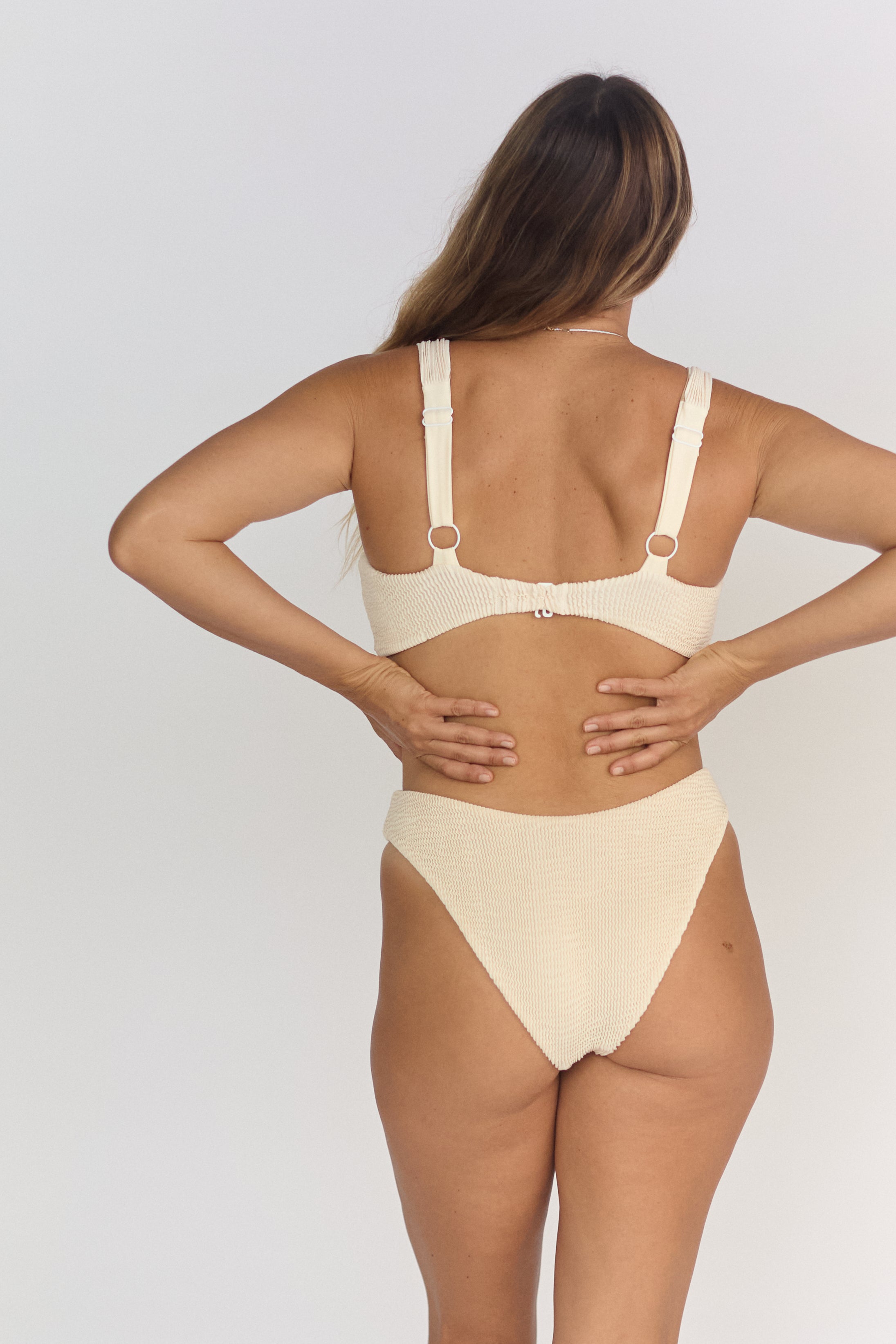 Aila Top (Cream Scrunchie)